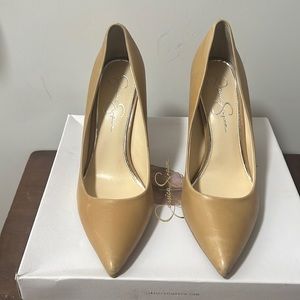 Jessica Simpson leather Buff/Distressed Nude Pump. NWT, Size 11